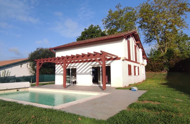 Quiet family villa with heated pool, 10 min from Bayonne