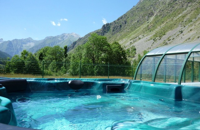 Estudio 2 pers en residencia + piscina cubierta climatizada y jacuzzi