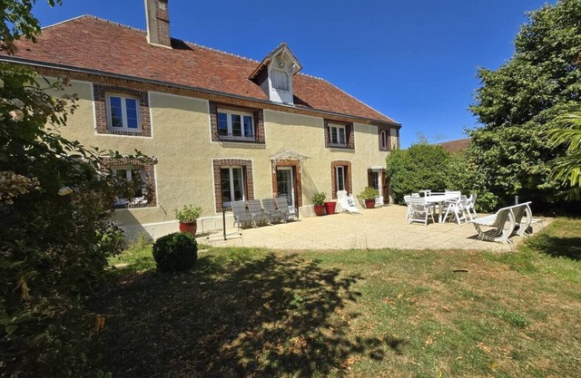 Family home in Verneuil sur Avre large garden