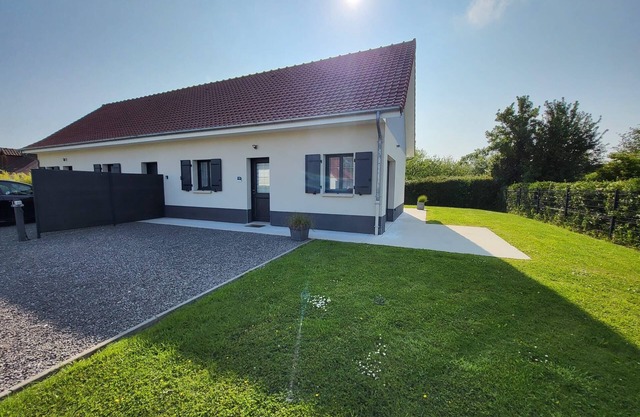 Quiet gîte, close to Baie de somme (3kms). Comfortable and air-conditioned