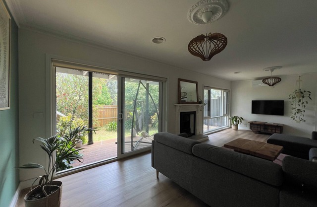 Quiet Green Haven for Young Families - Minutes to the Dell, Golf Course & Bistro