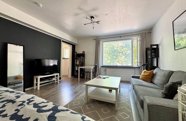 Quiet Hideaway Haven - Minutes from Actions - Modern 30m2 studio - 24/7 Checkin