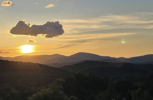Quiet hilltop home with decks & amazing view, right off Blue Ridge Parkway