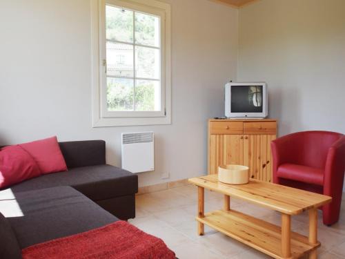 Quiet holiday home in Les Vans with pool
