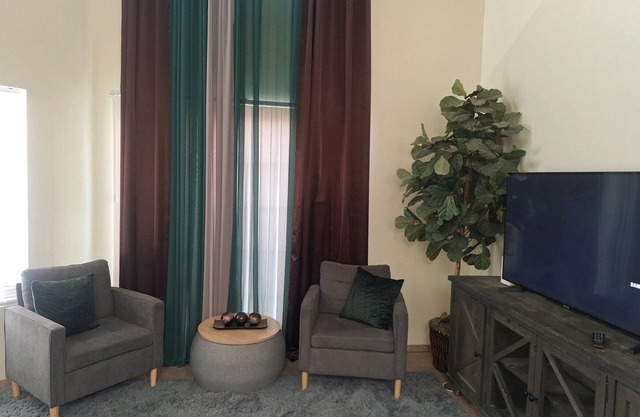 Quiet Home w/ Easy Access to Fabulous Las Vegas