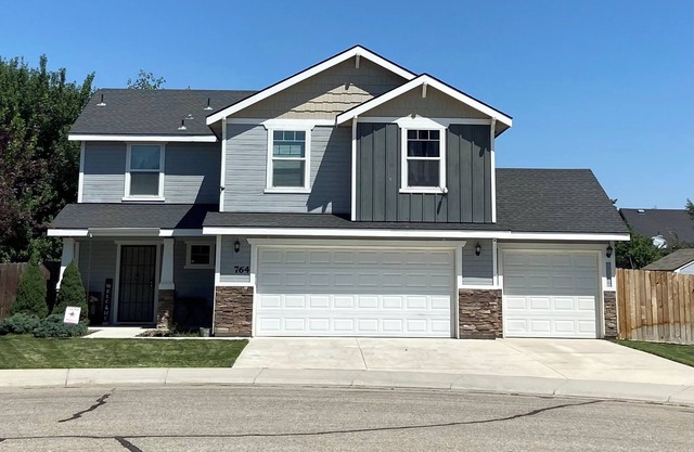 Quiet home w/loft, Hot Tub, Fire Pit