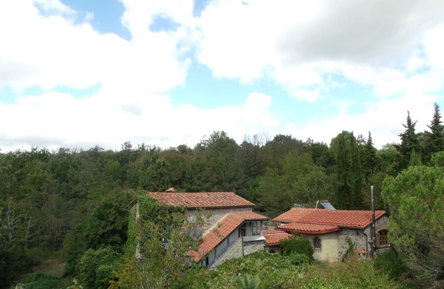 Casa tranquila en la montaña, céntrica, ideal para viajes.