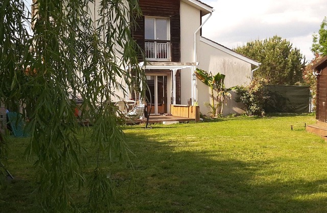 casa tranquila en el borde del bosque y cerca de las playas