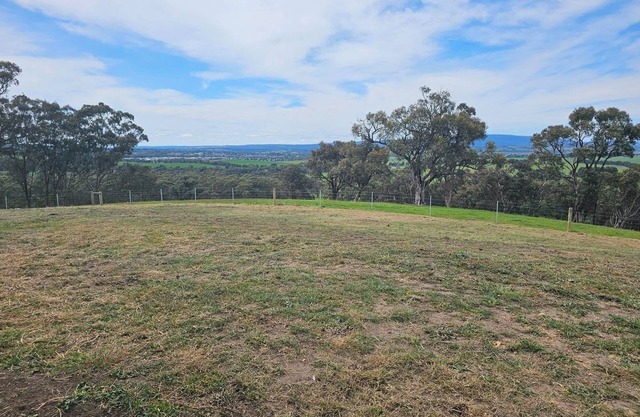 Quiet house with great views and a 5 min drive to town