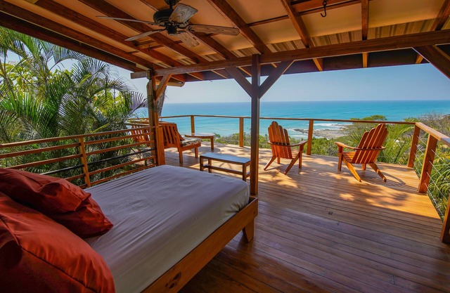 Casa tranquila de la selva con vista al mar