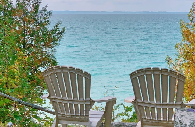 Quiet Lakefront Retreat - Spectacular Sunset Views
