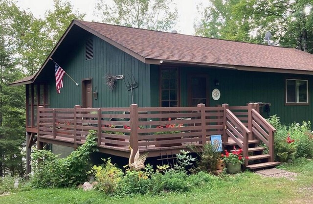 Quiet northwoods lakeside cabin close to biking, skiing, hiking, silent sports