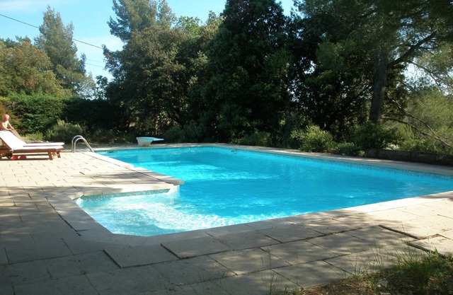 villa luberon tranquila + piscina grande