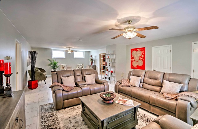 ¡NUEVO! Casa de Memphis en 20 acres, 10 Mi. al centro!