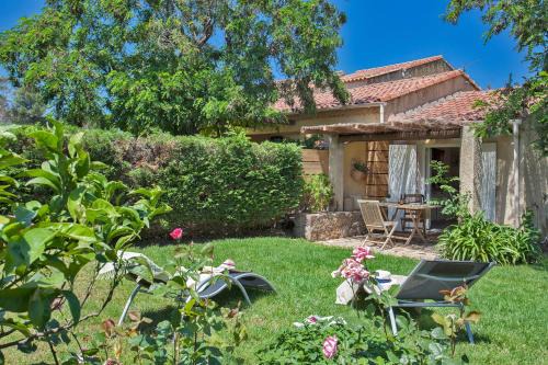 Quiet mini-villa "Dracena" with its pretty garden - 2 people