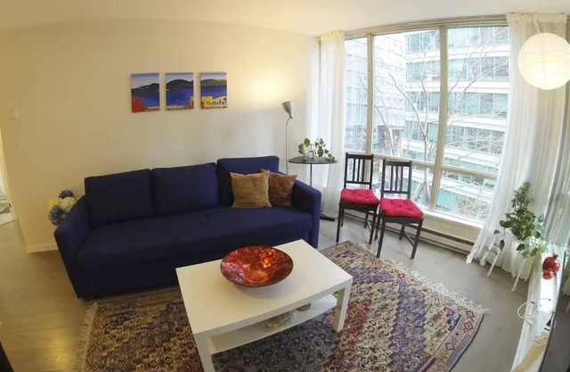 Quiet modern condo in Coal Harbour