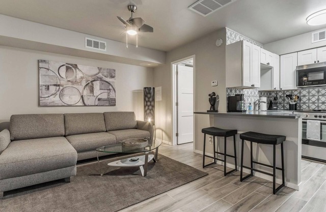 Quiet Modern Heavenly Paradise Love and Balcony + Free Coffee near Lake Hefner