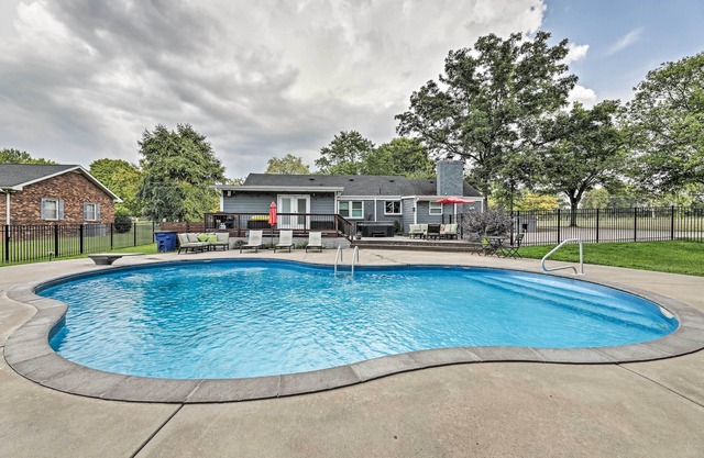 Quiet Nashville Area Home w/ Pool - 15 Mi to Dtwn