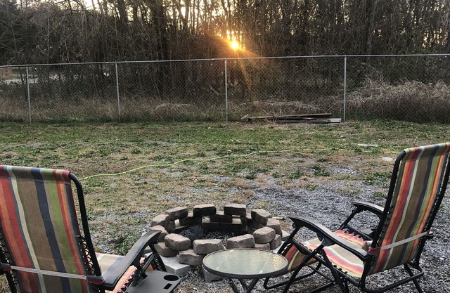 Quiet, outdoor country camping experience, Pet friendly with no extra fee!