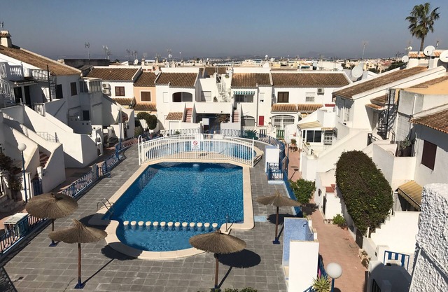 Tranquila villa privada con piscina compartida y terraza privada en la azotea
