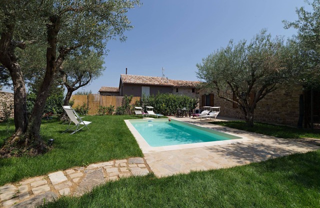 Quiet property set in a genuine context between nature and culture.