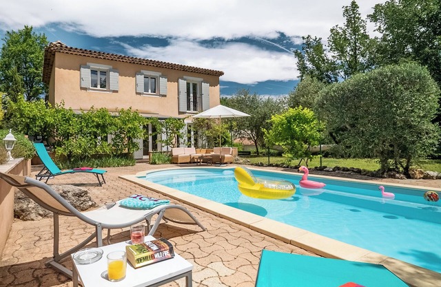 VILLA SILENCIOSA CON AIRE ACONDICIONADO CON PISCINA PRIVADA