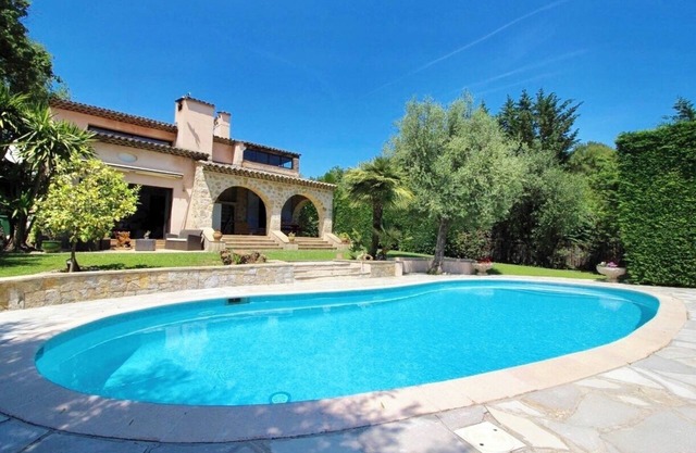 Villa provenzal cerca de Niza y Cannes para 12 personas.