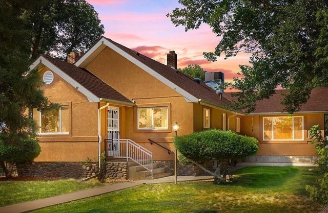 Quiet refined country living near downtown!