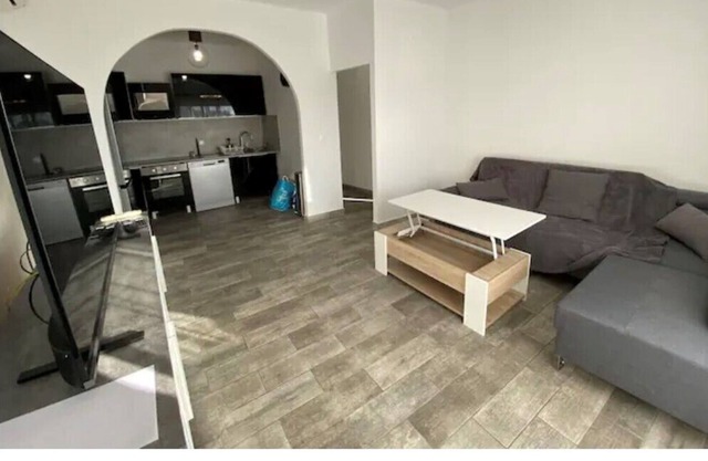 Quiet renovated townhouse