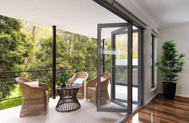 Quiet Retreat surrounded by parkland walking and riding trails.