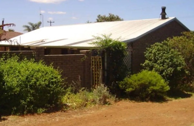 Quiet, secluded 3 bedroom cottage near Ocean Beach