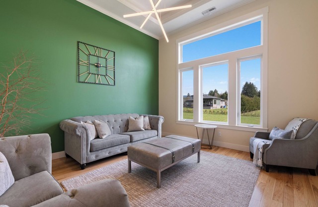Quiet, Secluded, High End Home Near PDX
