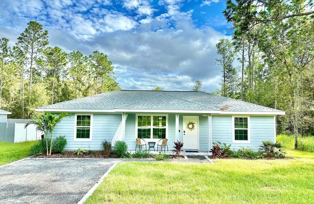 Quiet, serene house minutes from WEC, Rainbow River, and Crystal River!