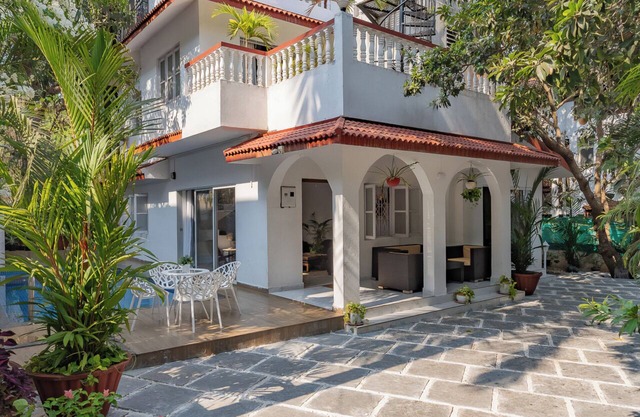 Quiet & Serene pool villa in the heart of Goa private pool /kids pool/patio/lawn