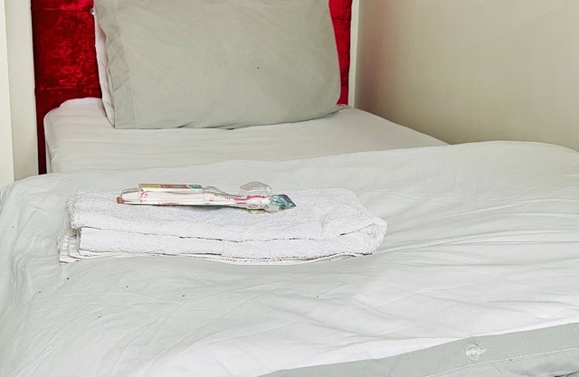 Quiet single bedroom with shared facilities
