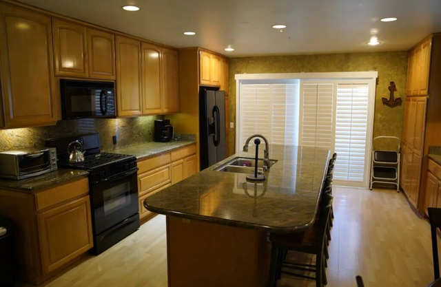 Quiet So Cal Beach Property, Close to Everything