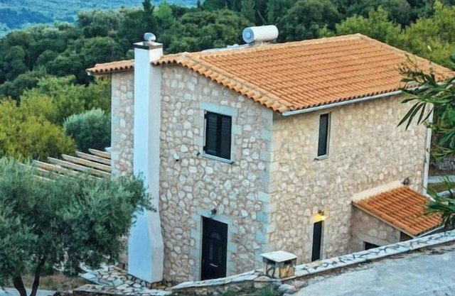 Quiet, solar-powered house in the heart of nature Pets welcome