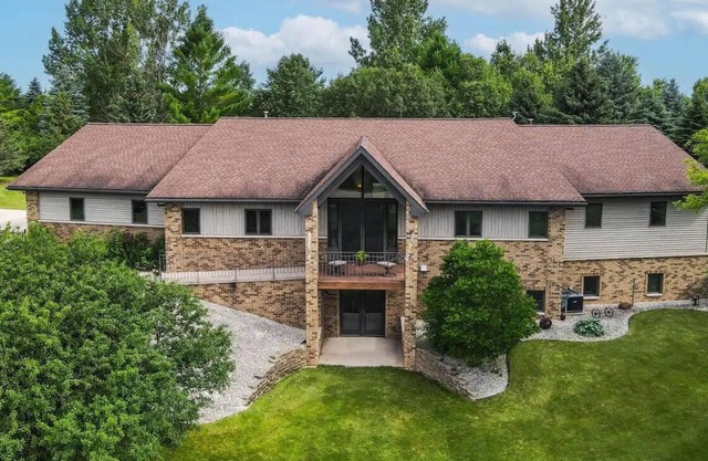 Spacious 5-Bedroom Retreat House In Chilton, WI!