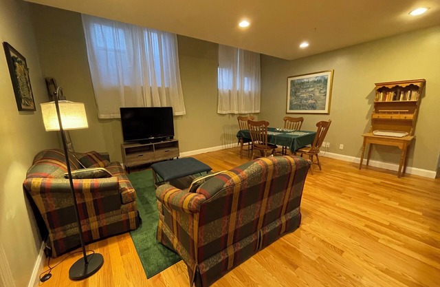 Minimum 6 weeks. Quiet spacious apartment with WiFi and cable included in rent.