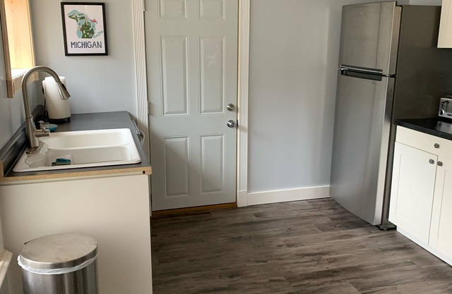 ¡Tranquilo y espacioso apartamento en el corazón de Marquette!