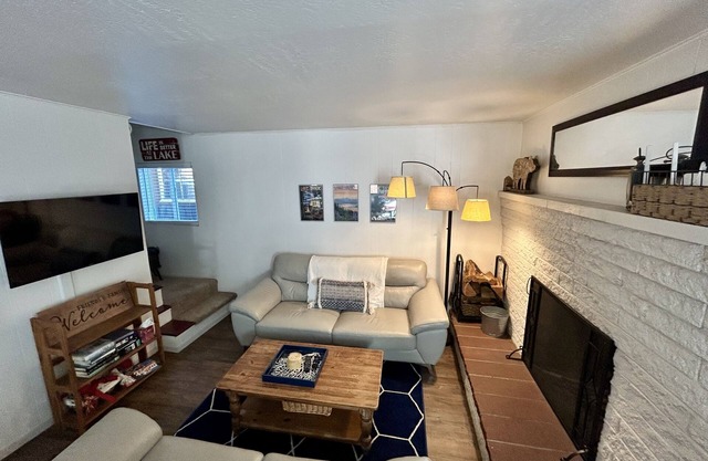 Quiet & Sunny Retreat - Near Camp Richardson & Bike Path