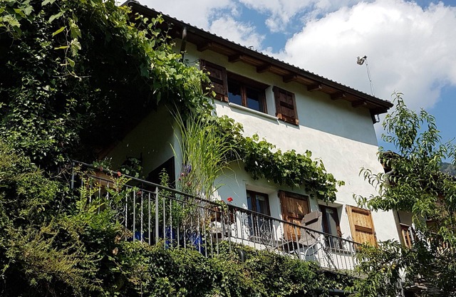 Lugar tranquilo y soleado en el valle de Cannobiner, con terraza y balcón orientado al sur
