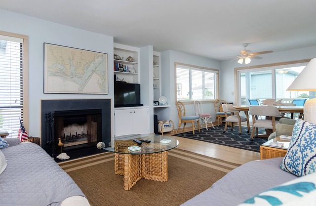 Quiet Townhome Steps to Ocean!