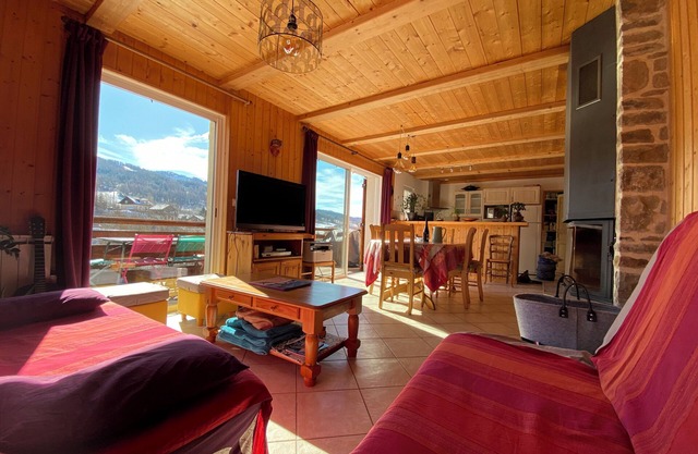 Quiet, unoverlooked chalet 2 minutes from the village center