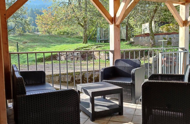 Quiet villa, 4 bedrooms, private grounds and pool