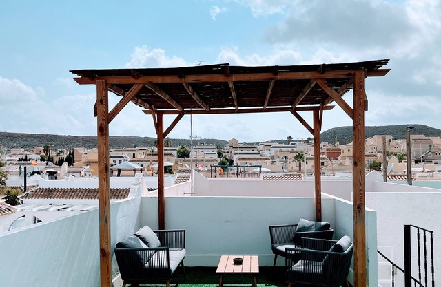 Quiet vacation home with private pool and roof terrace