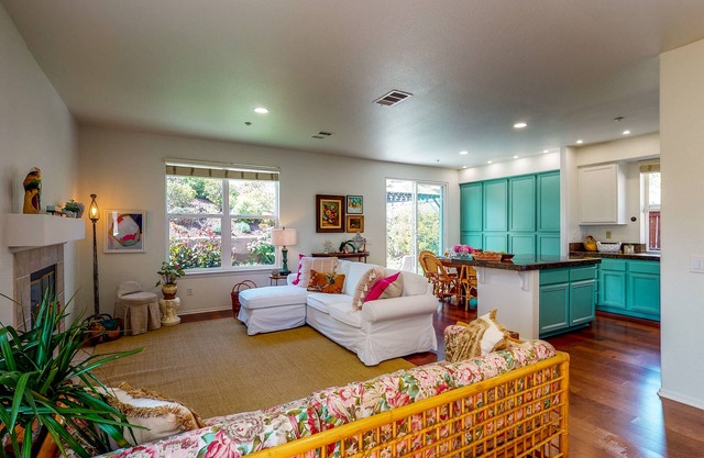 Quiet Villa on Cul-de-Sac with Park-Like Backyard, Grill & Alfresco Dining