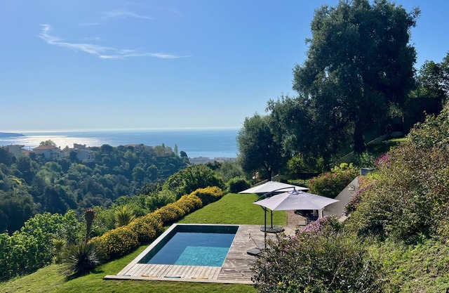 VILLA CONTEMPORÁNEA COMPLETA AL SUR CON VISTA AL MAR
