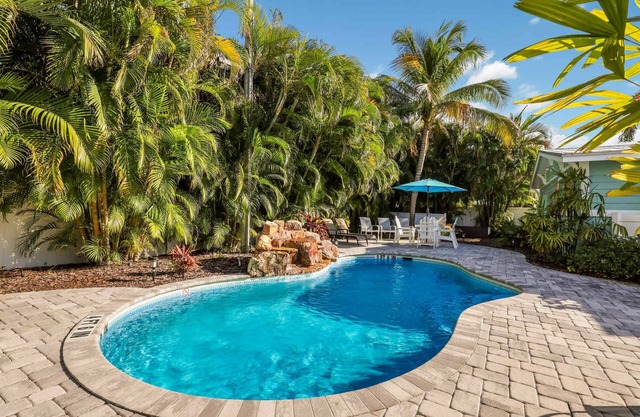 Quiet Villa, Steps to Beach, Close To Trolley Stop and Shopping!