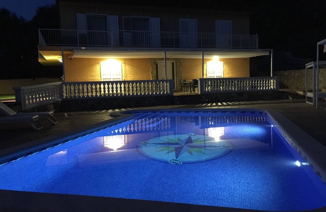 Villa tranquila con piscina privada a 2 km playa Fenals, WIFI free. HUTG003785